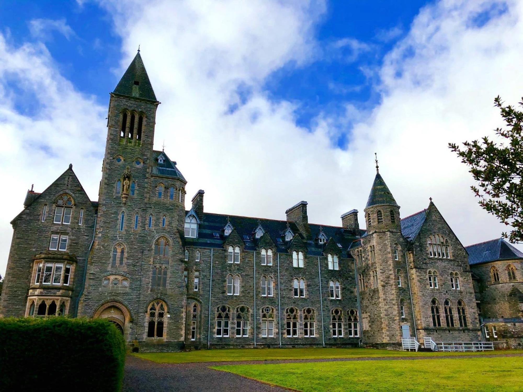 The Classrooms, Loch Ness Abbey - 142M2 Lifestyle & Heritage Apartment - Pool & Spa - The Highland Club - Resort On Lake Shores Форт-Огастус Екстер'єр фото