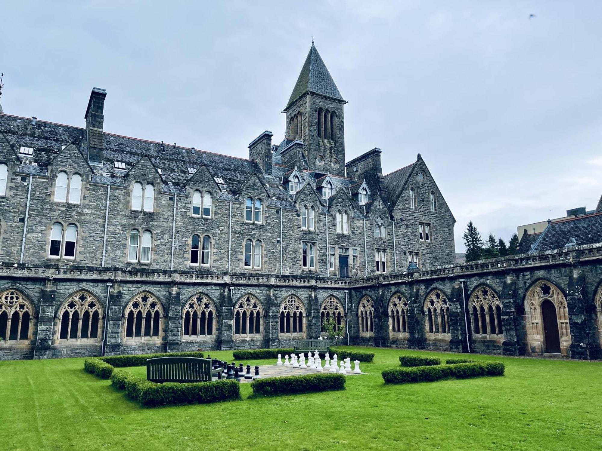The Classrooms, Loch Ness Abbey - 142M2 Lifestyle & Heritage Apartment - Pool & Spa - The Highland Club - Resort On Lake Shores Форт-Огастус Екстер'єр фото