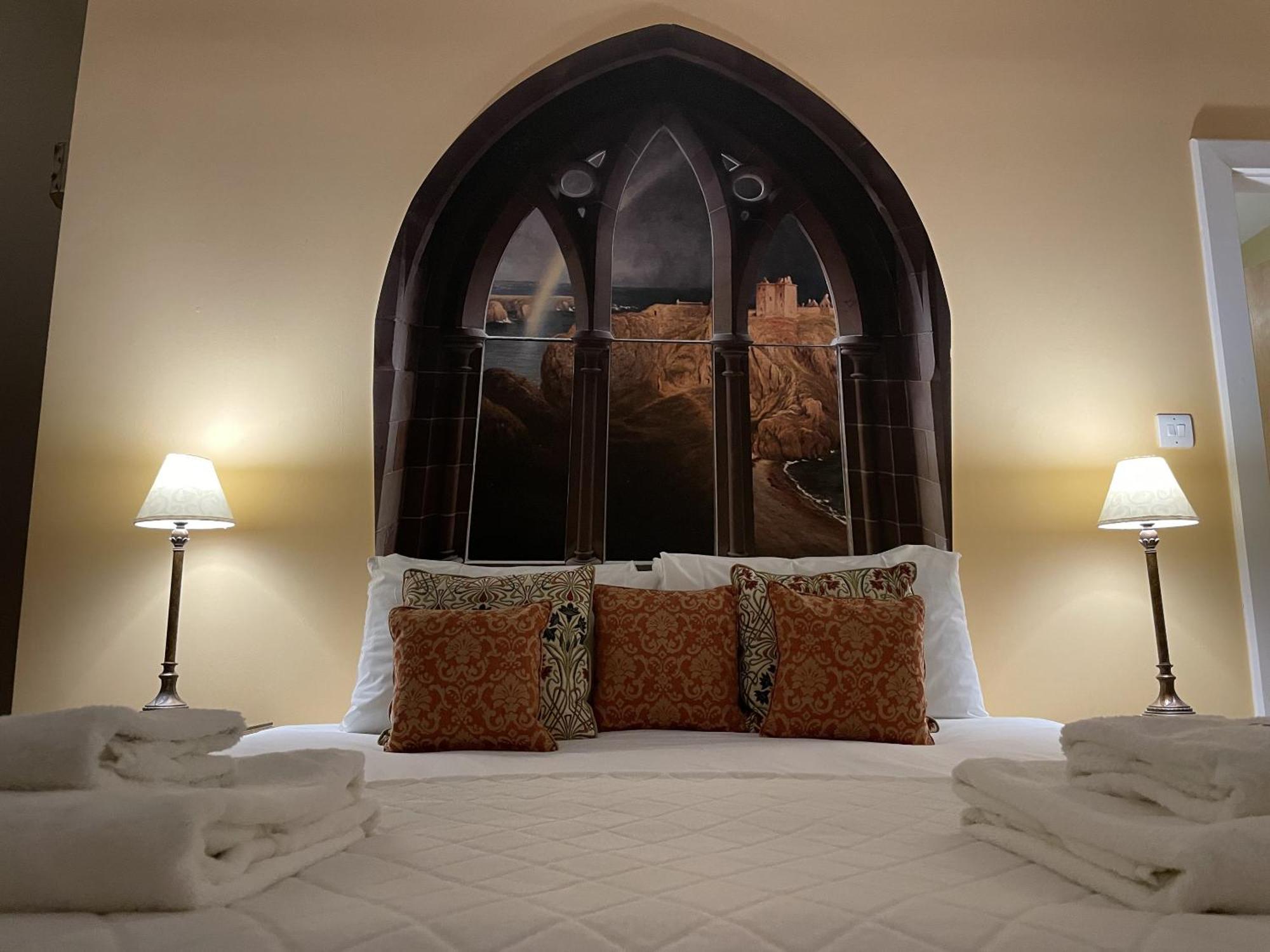 The Classrooms, Loch Ness Abbey - 142M2 Lifestyle & Heritage Apartment - Pool & Spa - The Highland Club - Resort On Lake Shores Форт-Огастус Екстер'єр фото